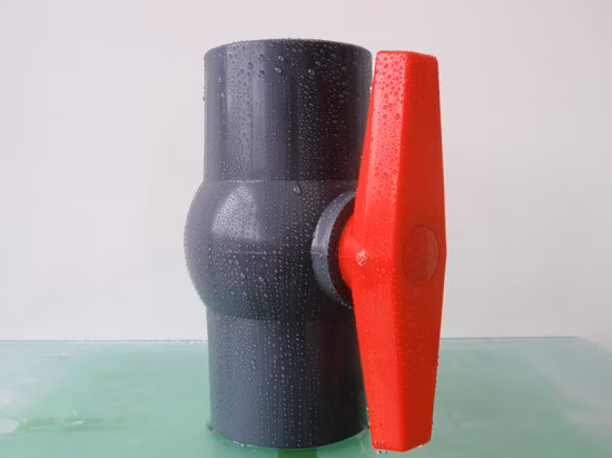 ホットセールのコンパクトなプラスチックボールバルブ、ネジ付きまたはソケットエンド付き